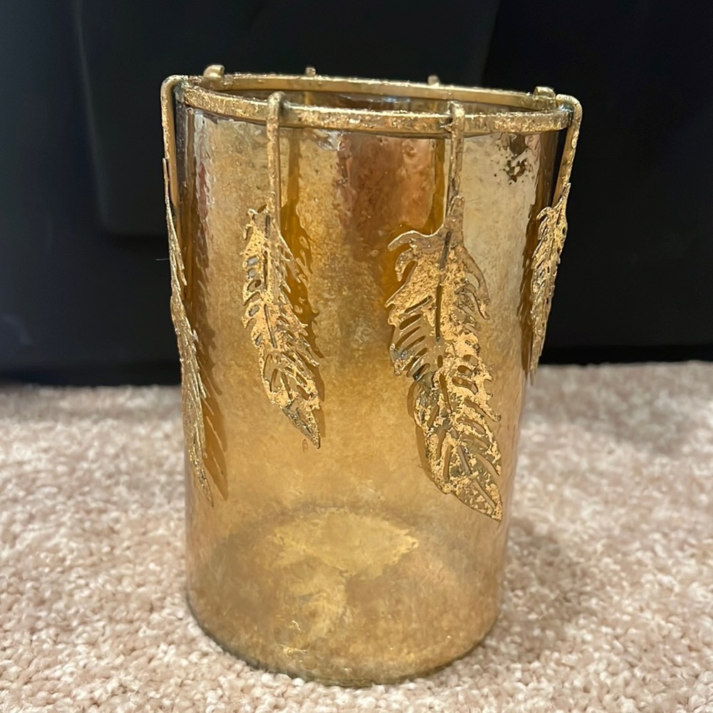 Candle holder feathers